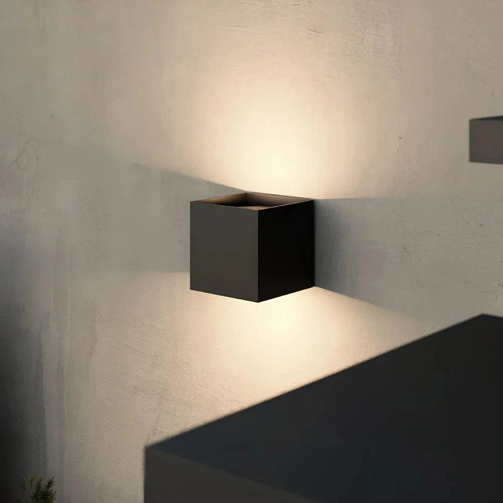 Verthara Adjustable LED Wall Light