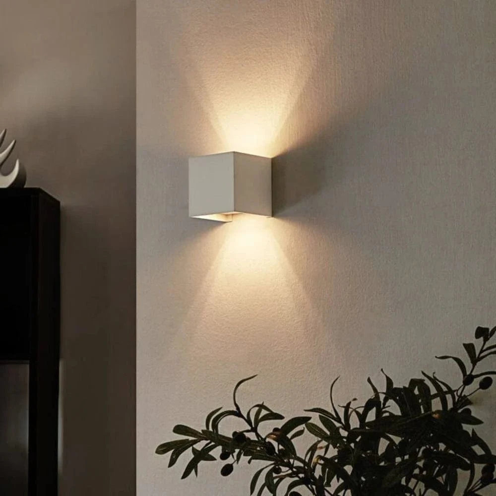 Verthara Adjustable LED Wall Light White / Warm White