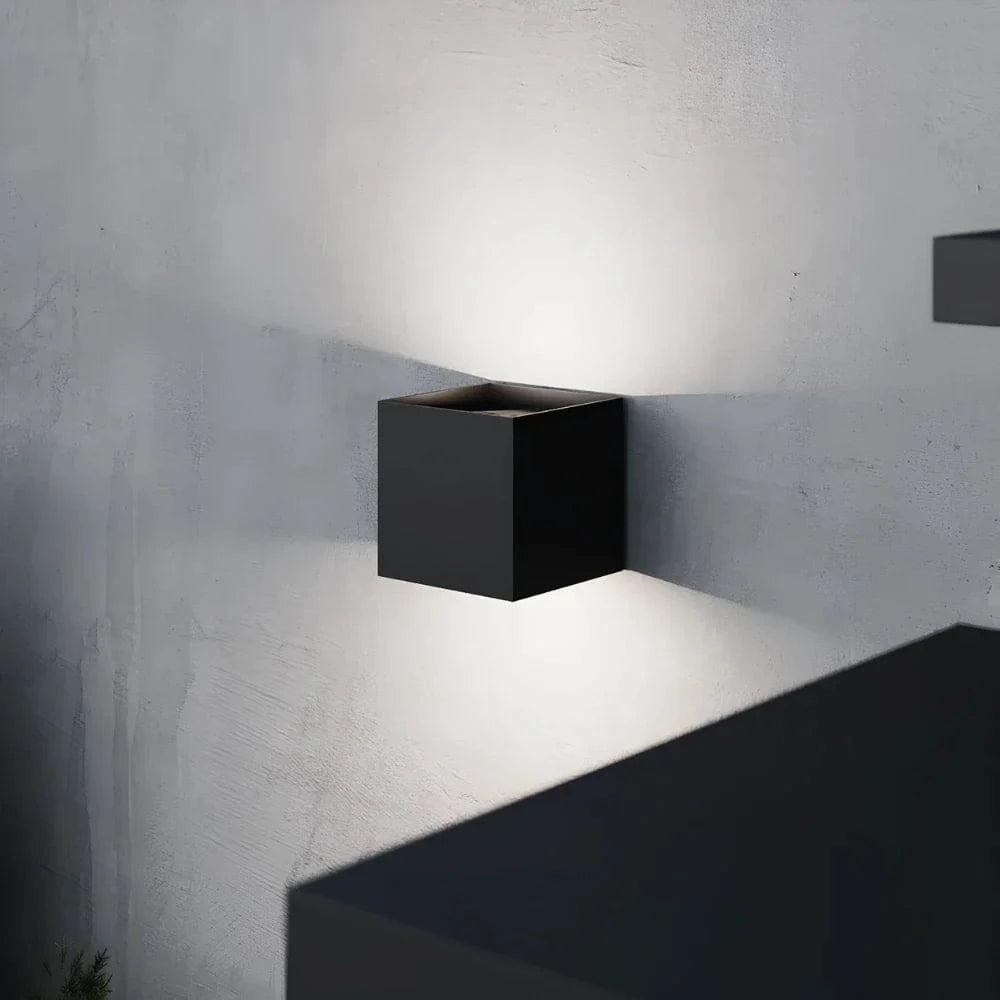 Verthara Adjustable LED Wall Light Black / Cool White