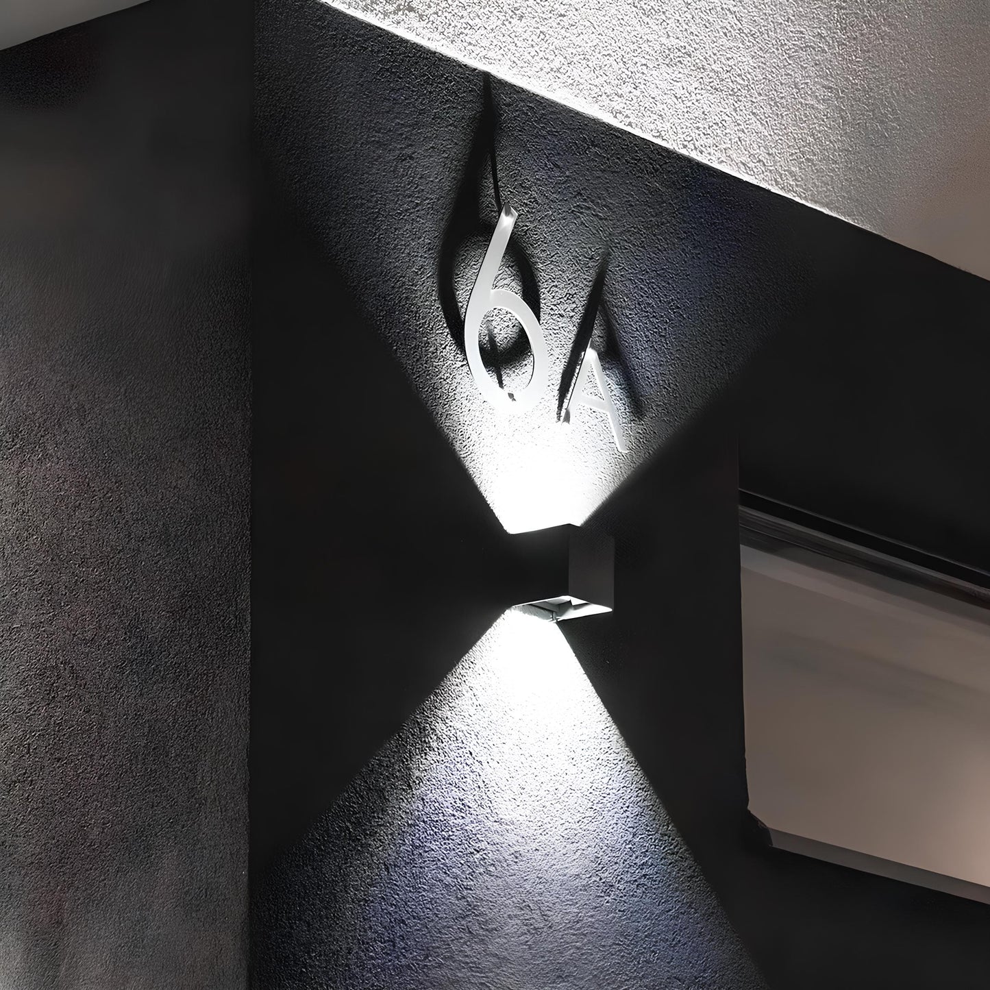 Verthara Adjustable LED Wall Light