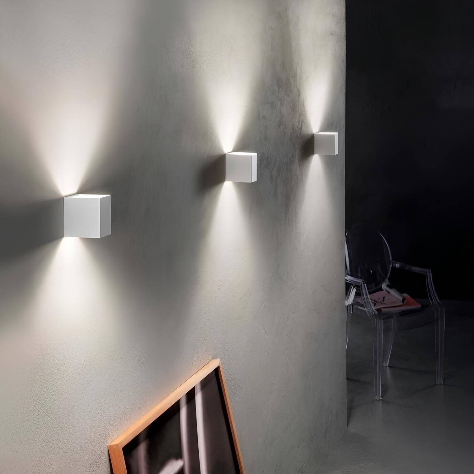 Verthara Adjustable LED Wall Light