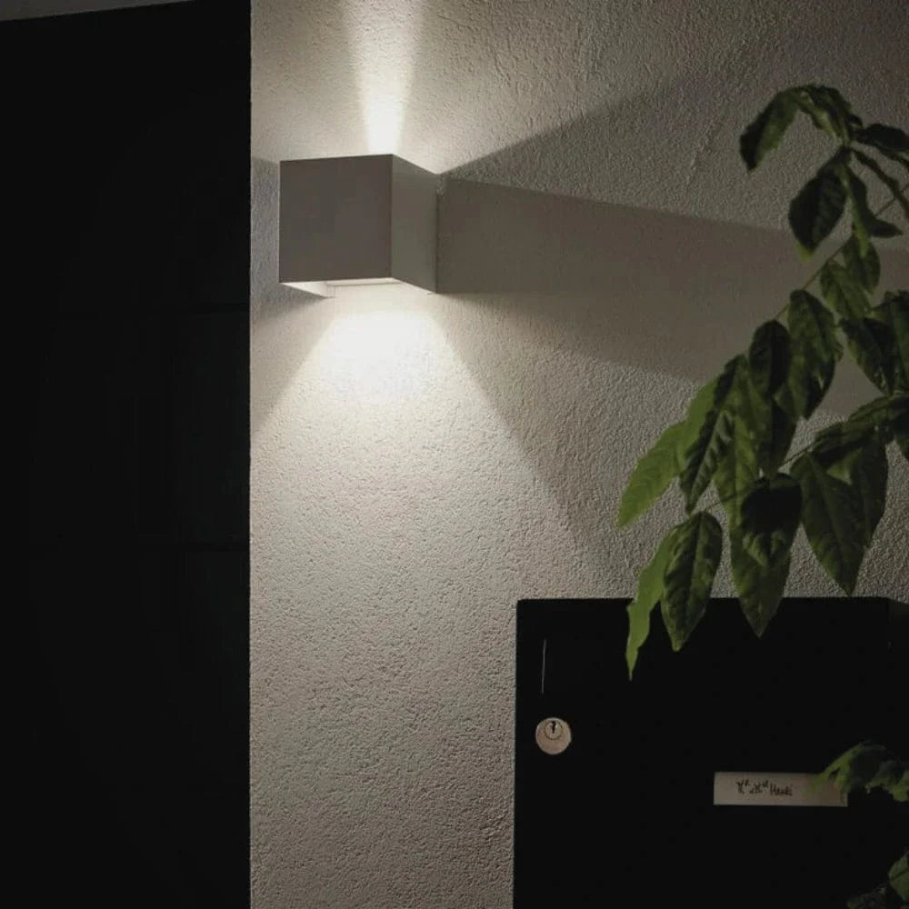 Verthara Adjustable LED Wall Light