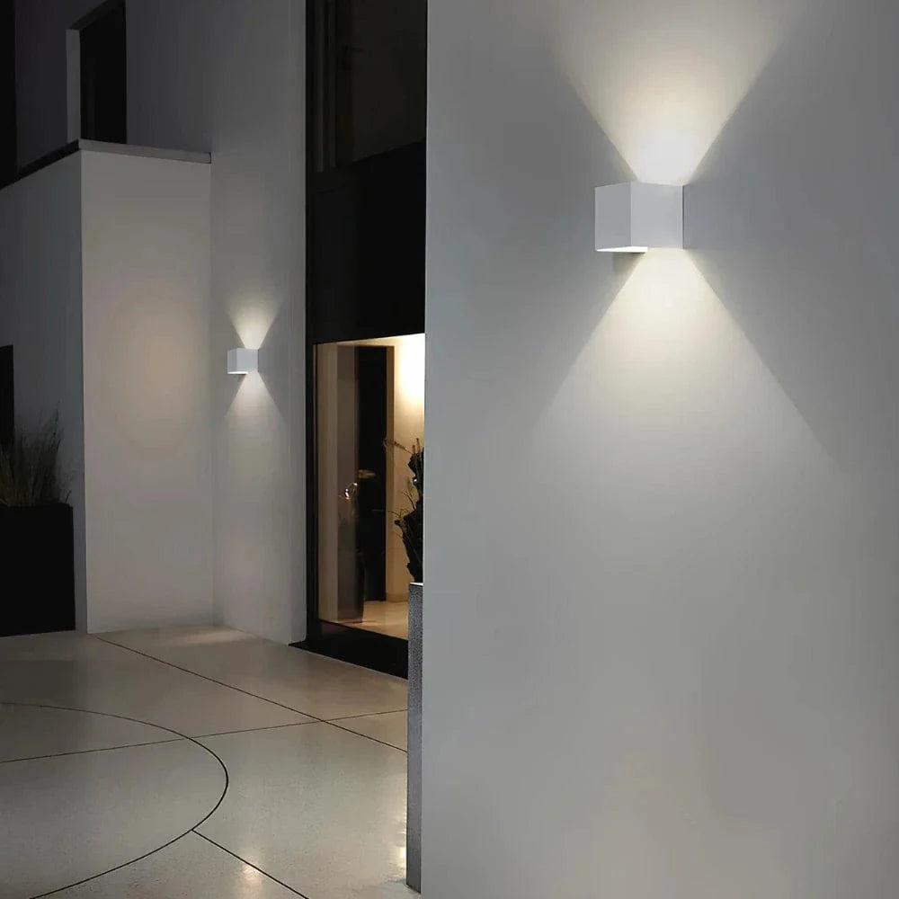 Verthara Adjustable LED Wall Light