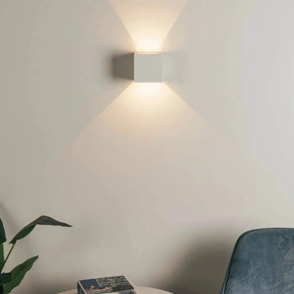 Verthara Adjustable LED Wall Light