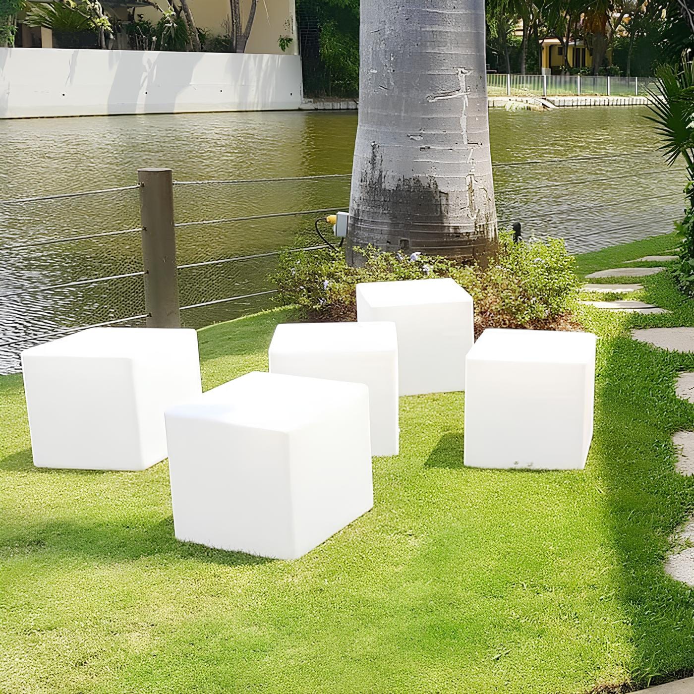 Verthara Cube Garden Light