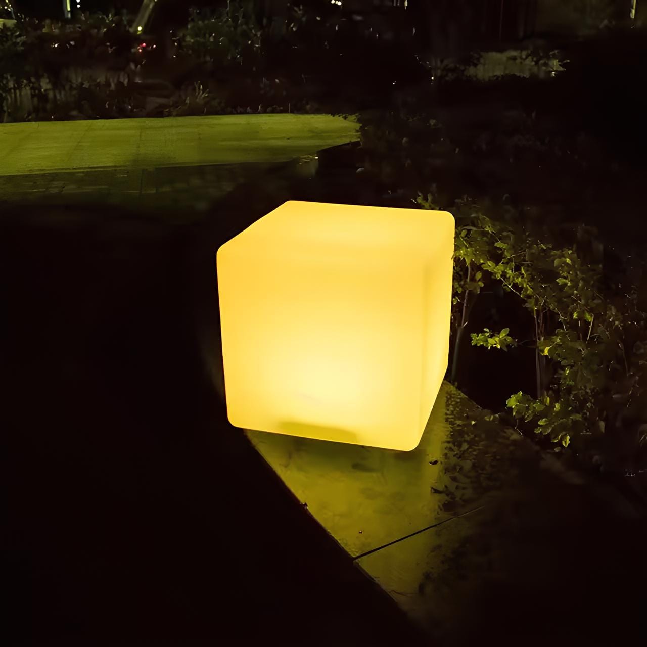 Verthara Cube Garden Light
