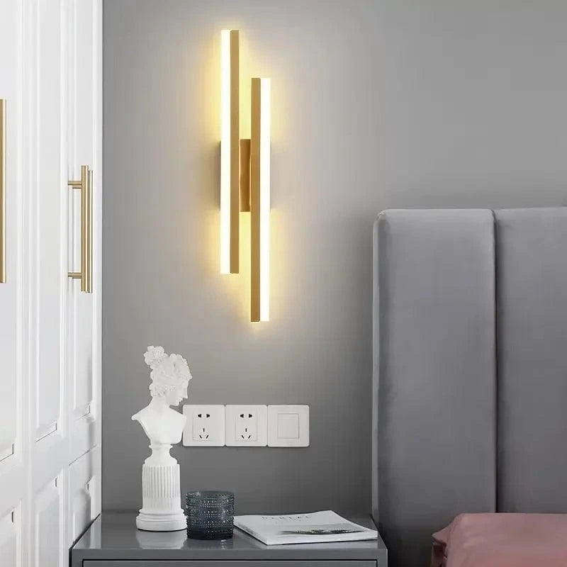 Verthara LED Wall Sconce With Acrylic Lampshade – Indoor Wall Light - Modern Copper Design - Adjustable Colour Temperature - Gold/Black Finish