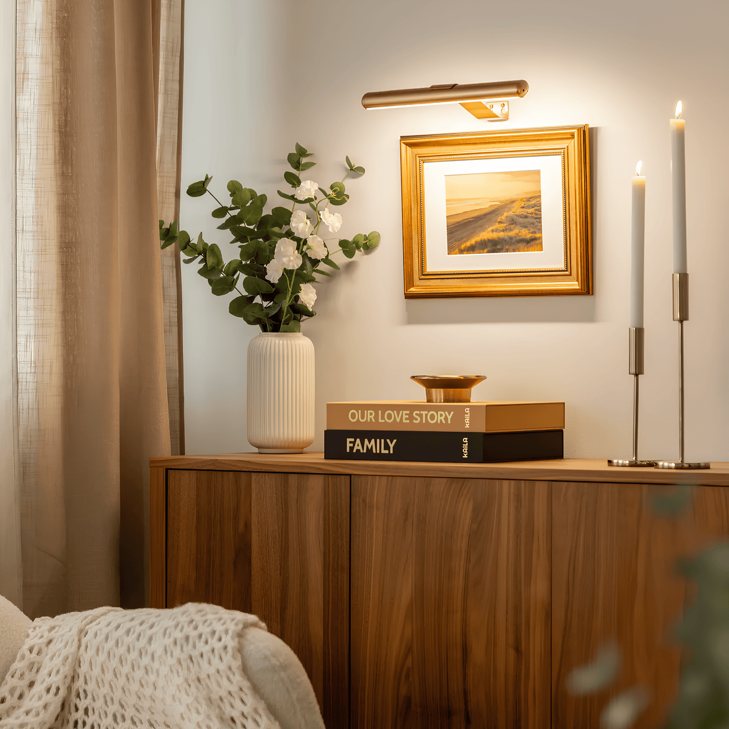 Verthara Modern Cordless Wall Lamp – Sleek Design Gold