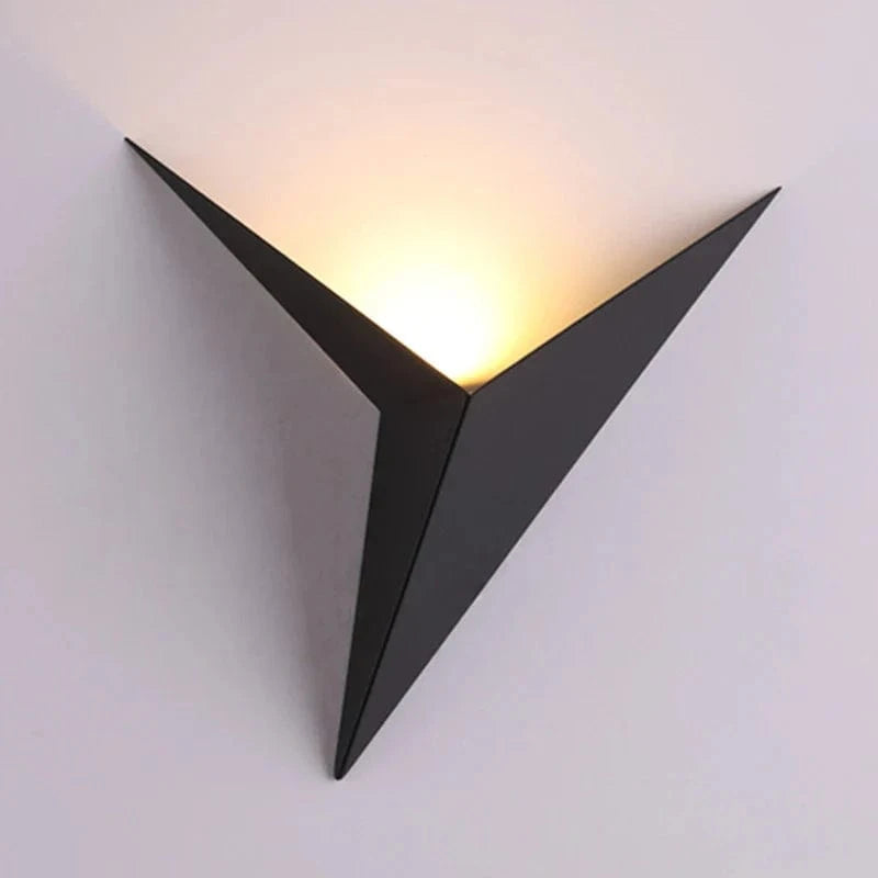 Verthara Modern Minimalistic LED Wall Light Black / Warm White