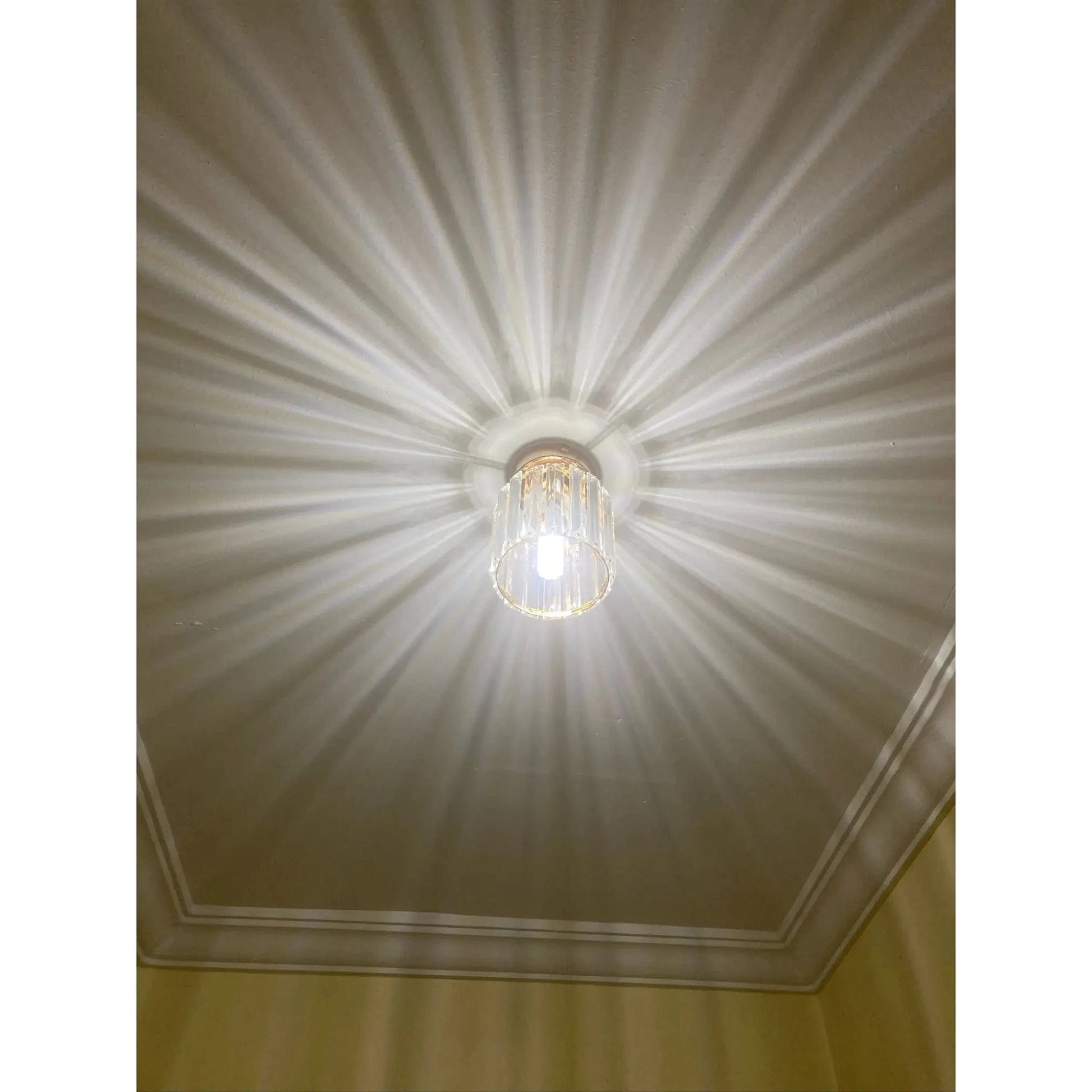 Verthara Modern Pendant Ceiling Light - Retro Style - E27 Base - Metal/Glass Shade - Black/Gold Finish - Ideal For Home Foyer/Kitchen