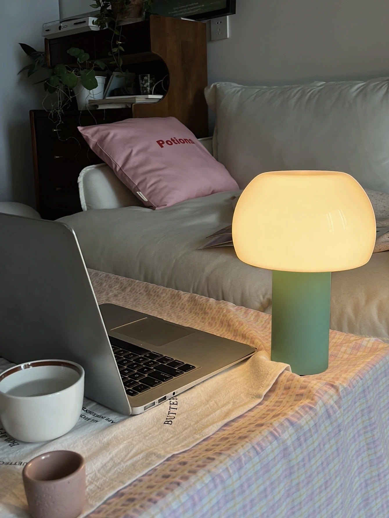 Verthara Rechargeable LED Table Lamp - Cordless - Adjustable Height - Multi-Colour - Indoor/Outdoor Use - Durable Iron and Acrylic