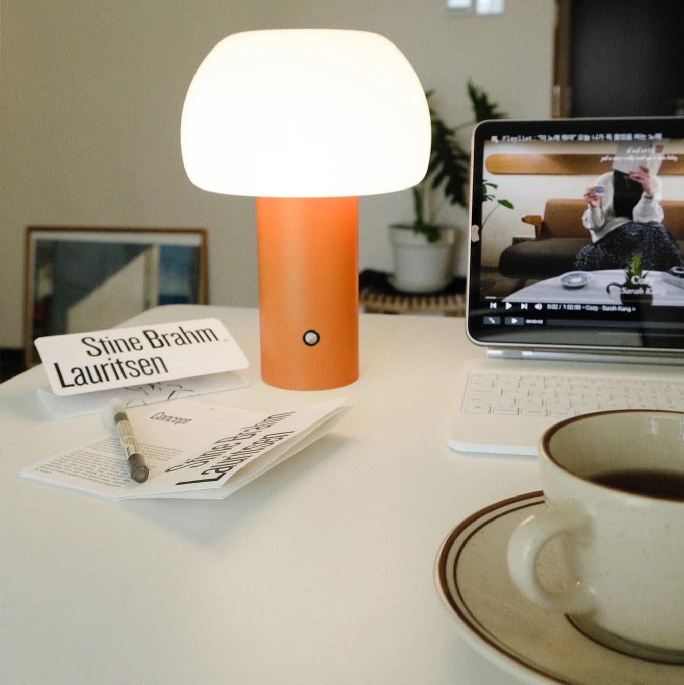 Verthara Rechargeable LED Table Lamp - Cordless - Adjustable Height - Multi-Colour - Indoor/Outdoor Use - Durable Iron and Acrylic