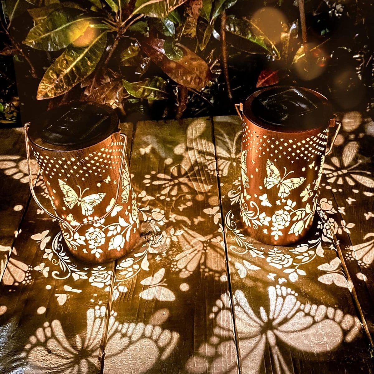 Verthara Solar Powered Floral Pattern Lantern