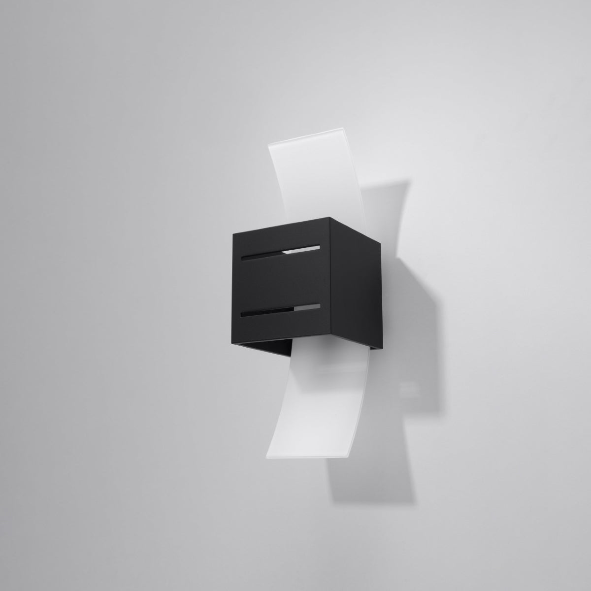 Loreto Wall Lamp - Black - Modern Aluminum & Glass - G9 LED Compatible - 10x12x30 cm