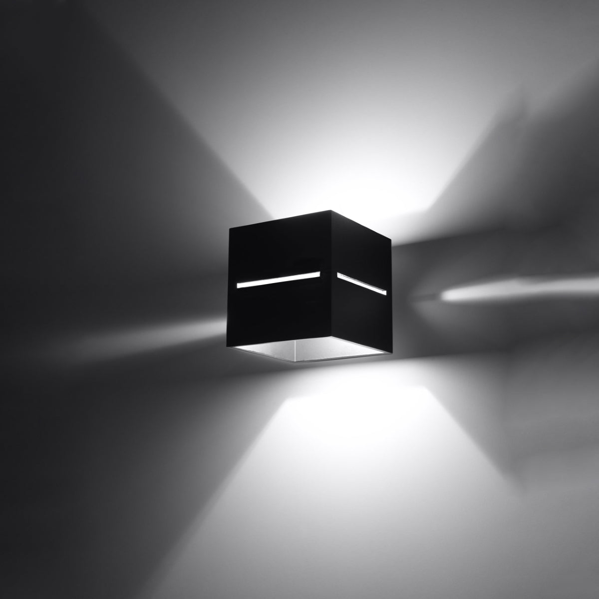 Lobo Black Wall Lamp - Minimalist Aluminum Design - G9 Socket - 10x12x10 cm