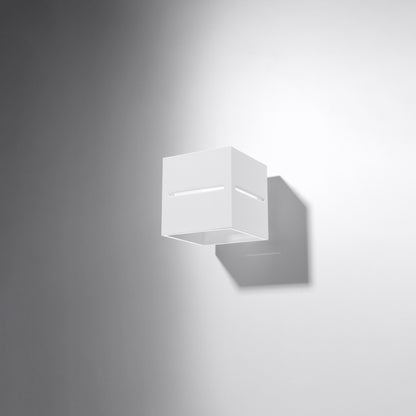 Lobo White Wall Lamp - Minimalist Aluminum Design - G9 Socket - 10x12x10 cm