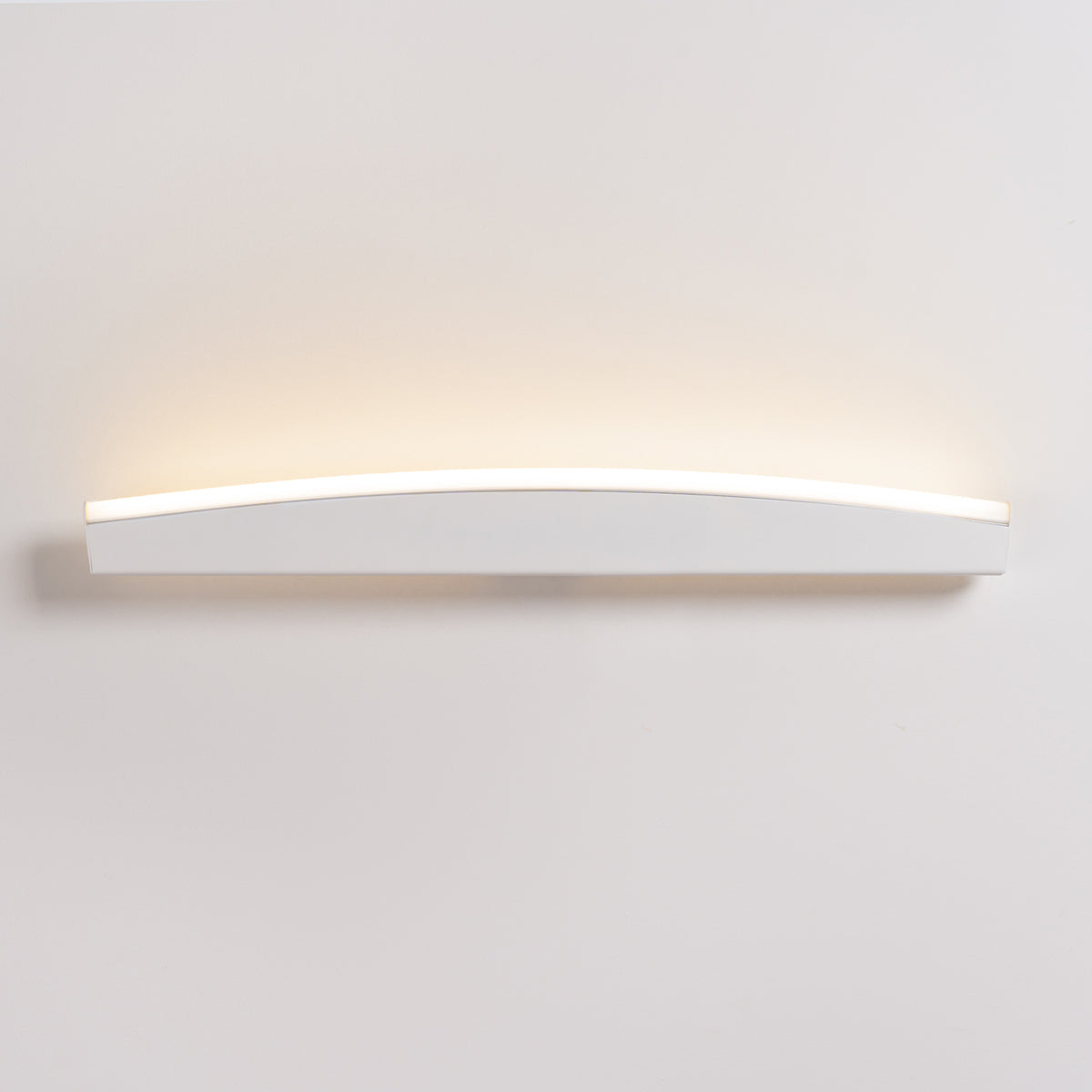 Modern LED Wall Sconce - 8W 3000K - Slim Arc Design - White Metal - 60x5.5x7 cm