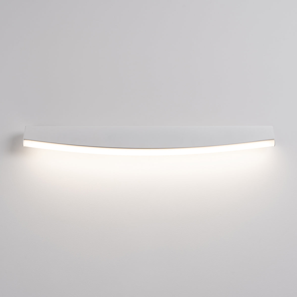 Modern White LED Wall Sconce - 8W 4000K - Arc Design - Aluminum & PVC - 60x5.5x7 cm