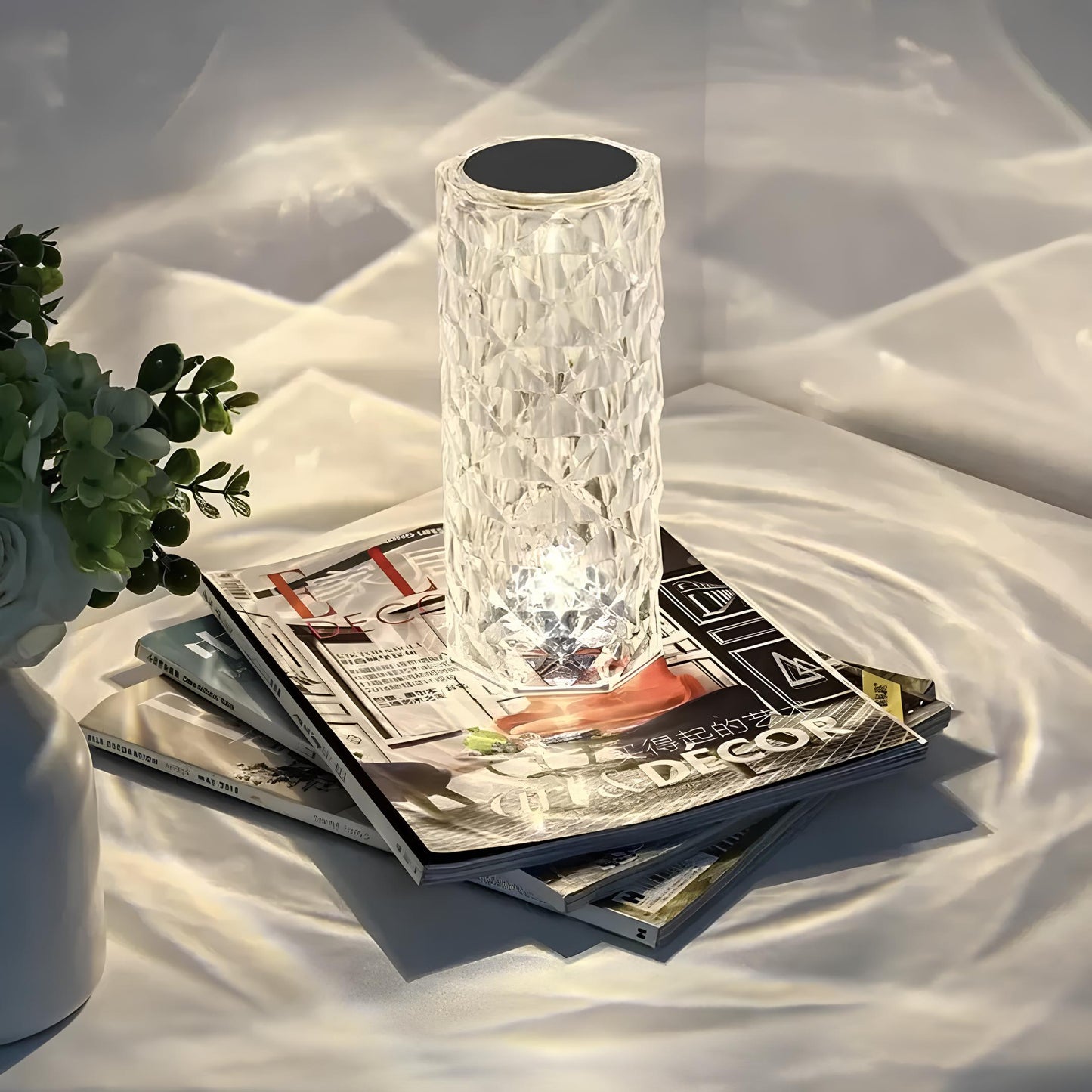 Sparkling Crystal Touch - Elegant Table Lamp - 16 Color Options - Touch Sensor & Remote Control - Rechargeable - USB-C Powered - Perfect for Any Mood.