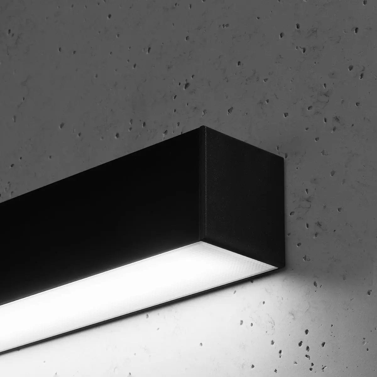 Sollux Lighting PINNE 200 Black Wall Lamp - Minimalist Modern Design - High CRI LED for Vibrant Colors - Flicker-Free & Eye-Friendly - Energy Efficient with 5-Year Warranty