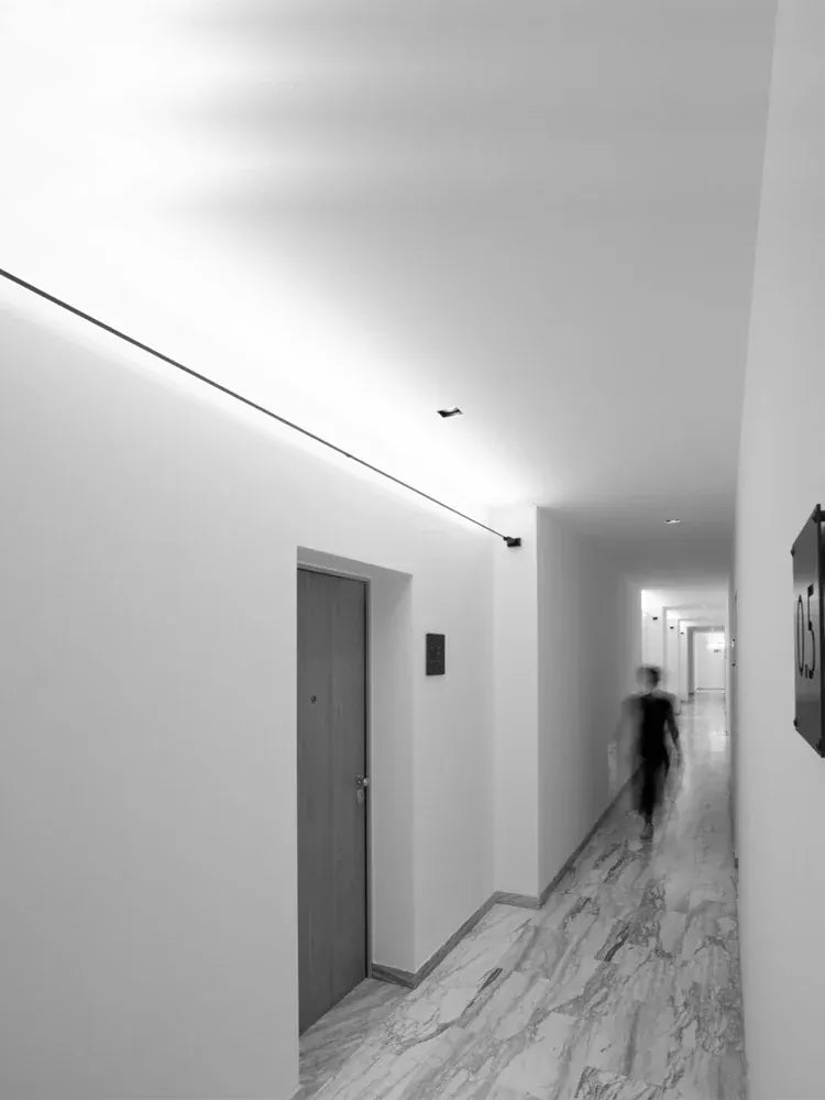 Verthara Premium Black & White Linear Skyline LED Wall Lamp