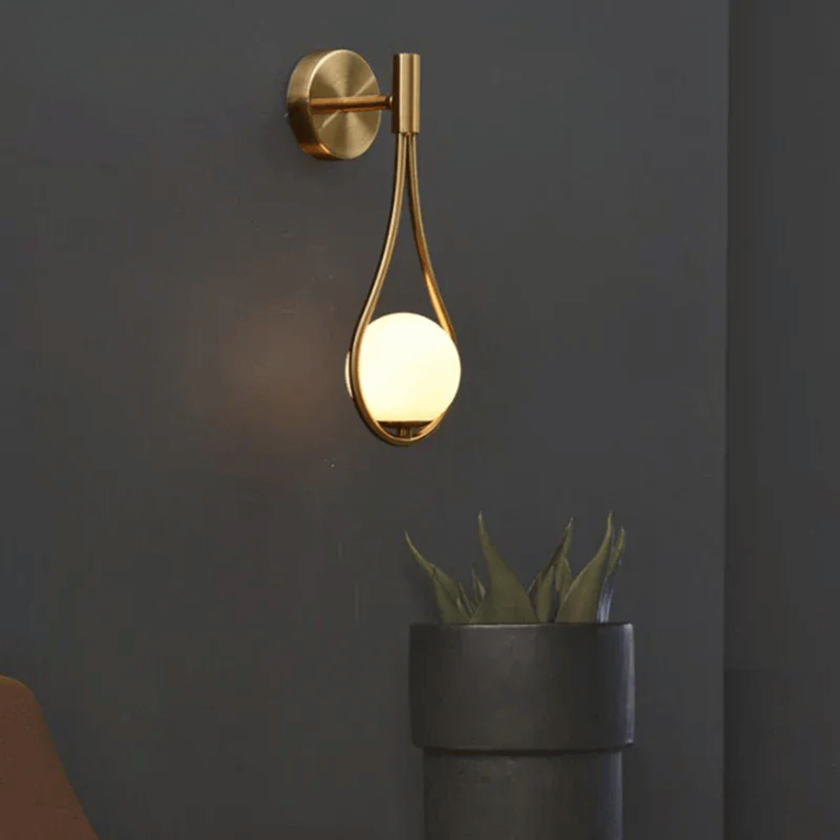 Verthara Premium G9 LED Wall Sconce With Modern Design – Gold Finish - Indoor Use - Energy Efficient - Stylish Nordic Aesthetic - Easy Installation