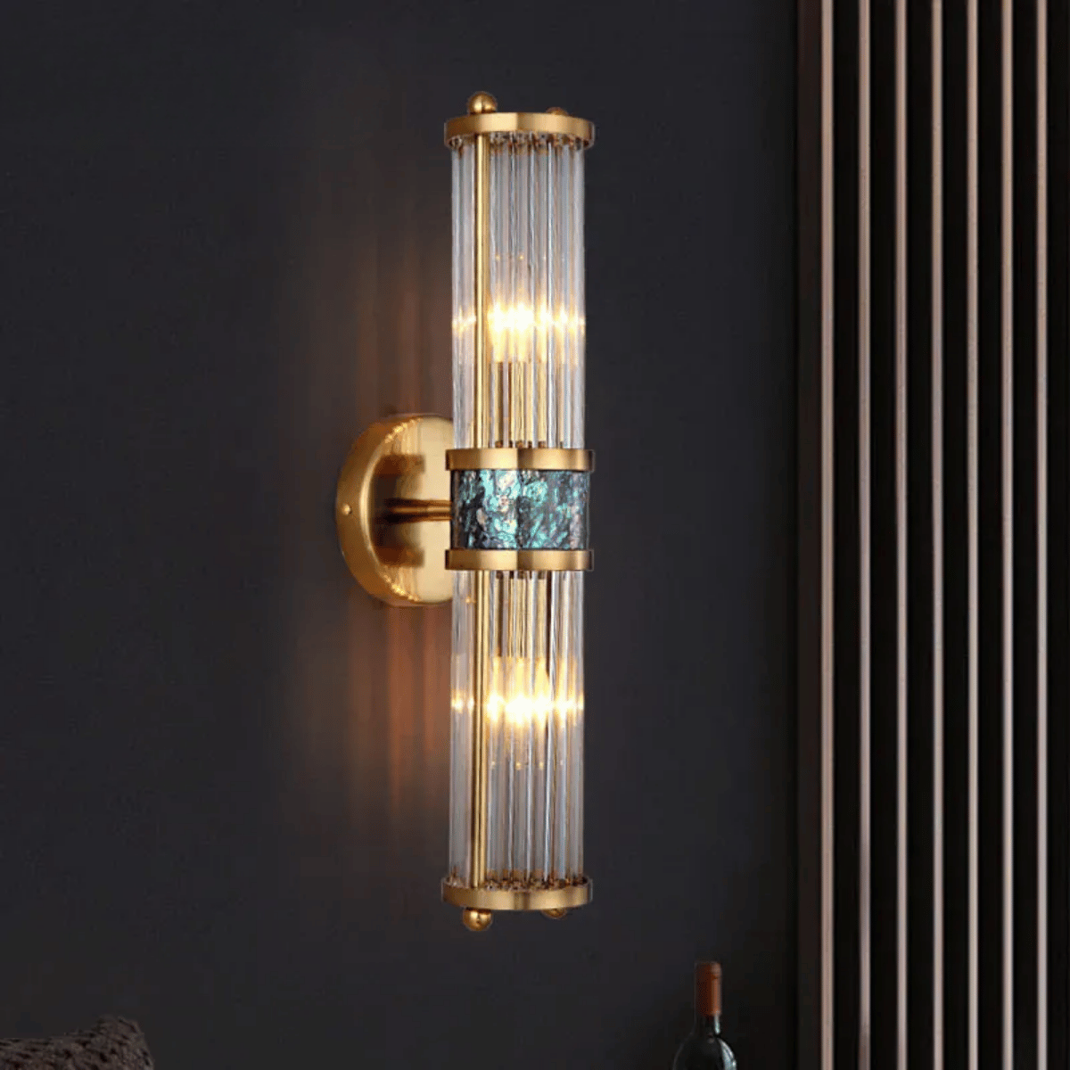 Verthara Premium Modern Wall Light With Gold Plated Finish – E14 LED Compatible - Clear Crystal - Adjustable Warm/White Light - Indoor Wall Sconce