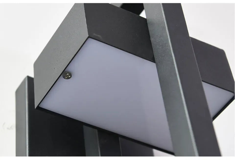 Verthara Premium Retro Black Outdoor LED Wall Lantern