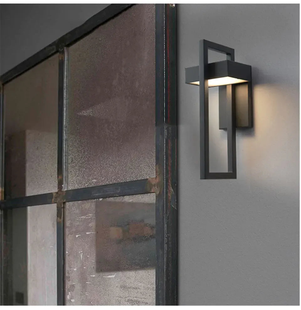Verthara Premium Retro Black Outdoor LED Wall Lantern