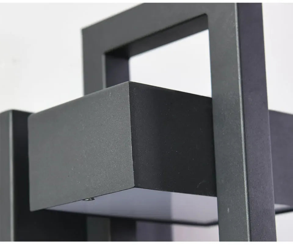Verthara Premium Retro Black Outdoor LED Wall Lantern