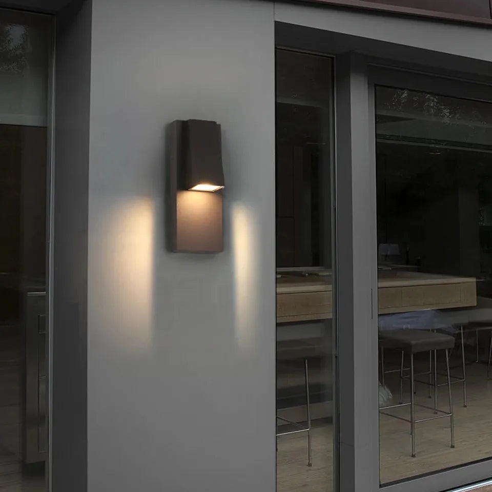 Verthara Premium Retro Black Outdoor LED Wall Sconce