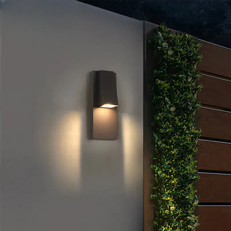 Verthara Premium Retro Black Outdoor LED Wall Sconce