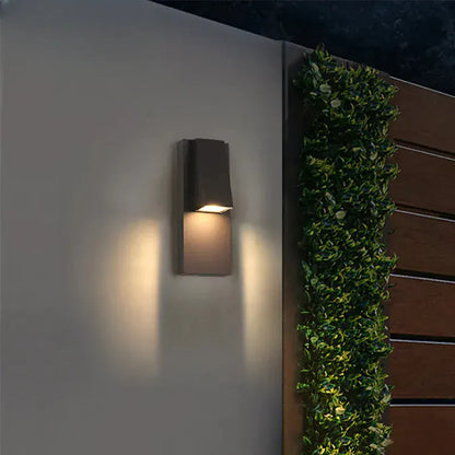 Verthara Premium Retro Black Outdoor LED Wall Sconce