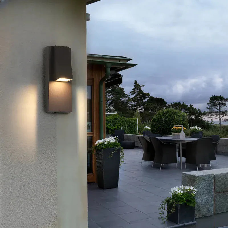 Verthara Premium Retro Black Outdoor LED Wall Sconce