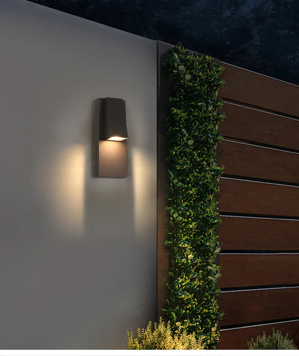 Verthara Premium Retro Black Outdoor LED Wall Sconce