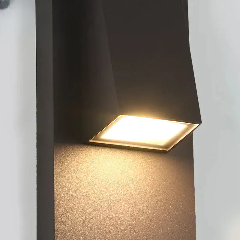 Verthara Premium Retro Black Outdoor LED Wall Sconce