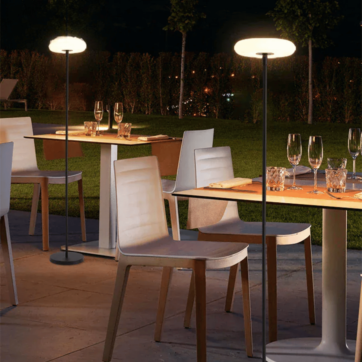 Verthara Premium Solar Powered Outdoor Floor Lamp – Cordless - Height Adjustable - IP54 Waterproof - USB-C Charging - Ideal For Garden And Patio