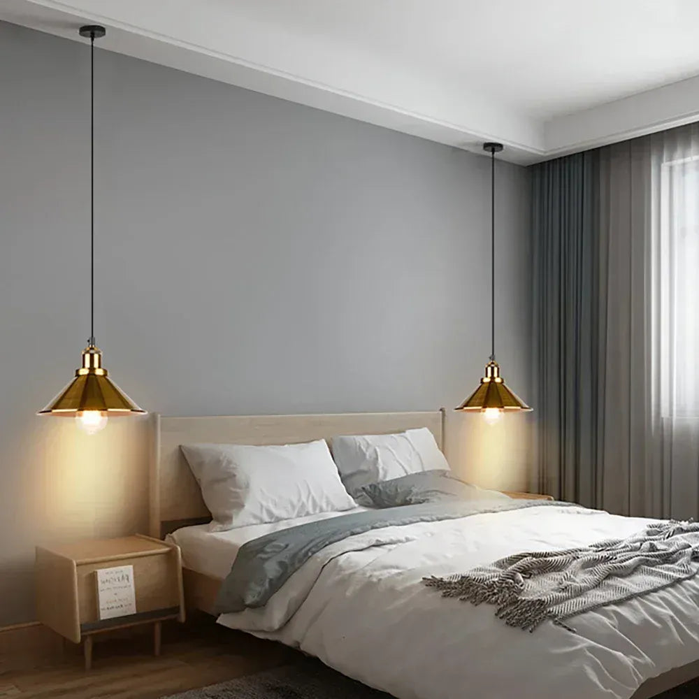 Verthara Premium Vintage Pendant Light - Three-Head Design - E27 Lamp Holder - Gold/Black Finish - Retro Style - Ideal For Dining Room