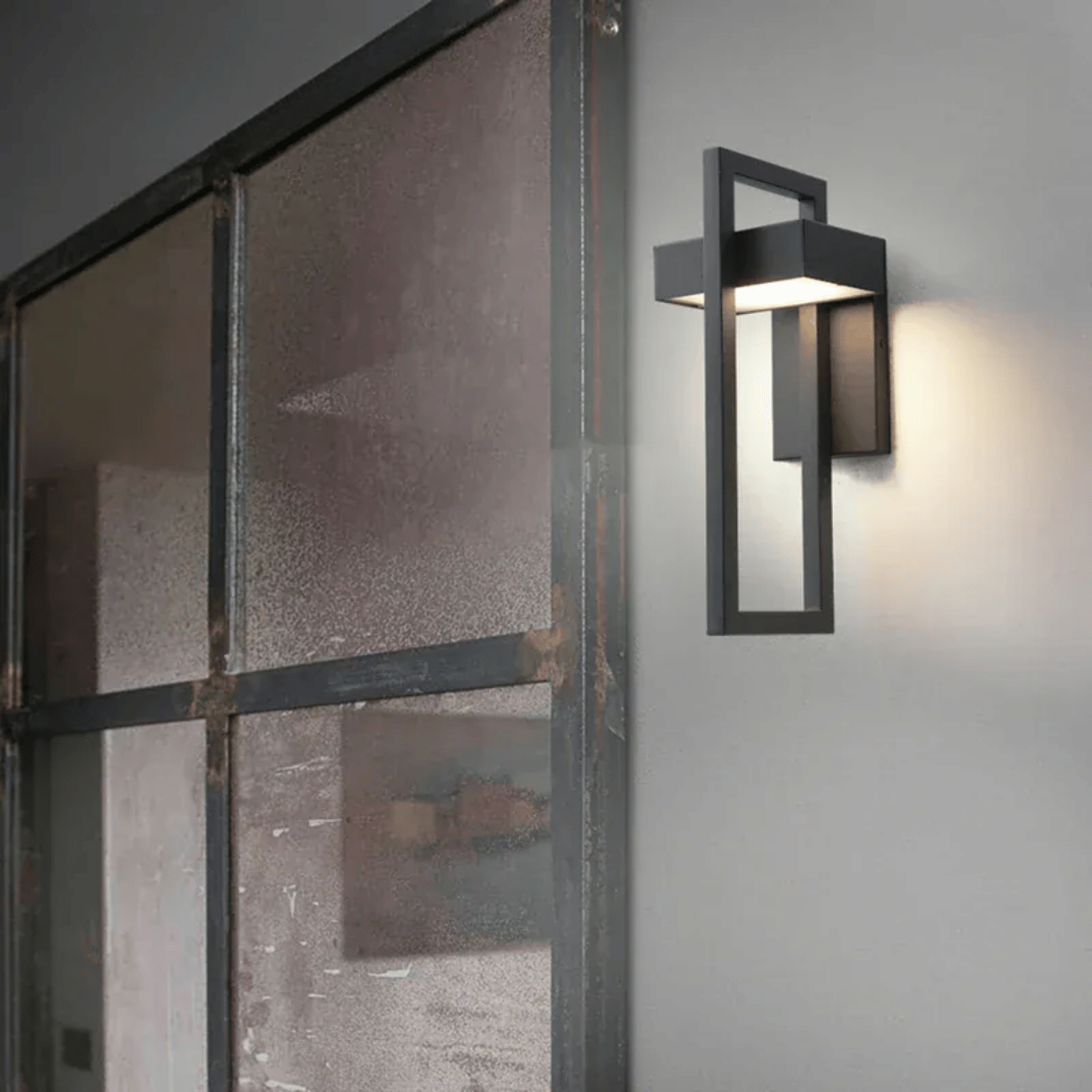 Verthara Premium Retro Black Outdoor LED Wall Lantern