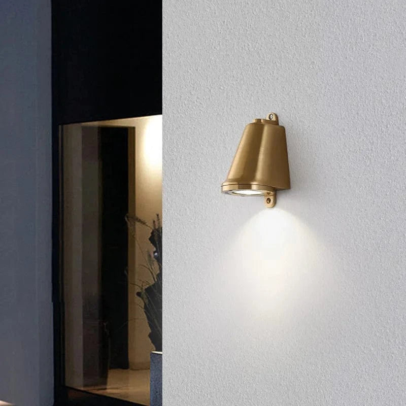 Verthara Retro Aluminum Wall Sconce – LED Wall Lamp in Silver or Gold for Art Exhibitions and Decorative Spaces