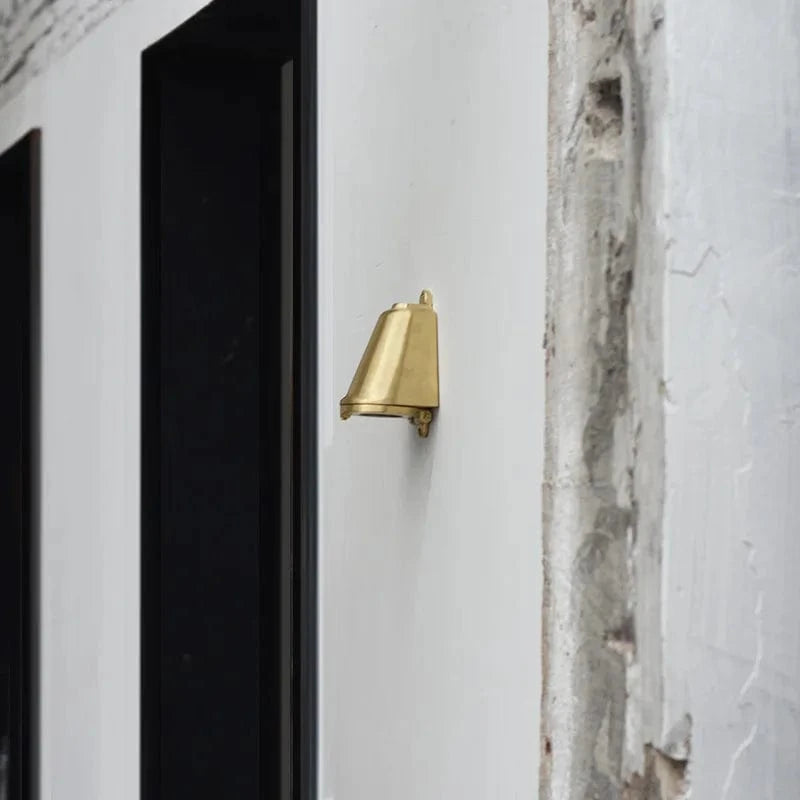 Verthara Retro Aluminum Wall Sconce – LED Wall Lamp in Silver or Gold for Art Exhibitions and Decorative Spaces