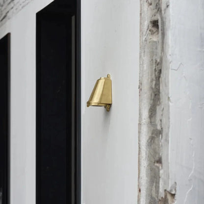 Verthara Retro Aluminum Wall Sconce – LED Wall Lamp in Silver or Gold for Art Exhibitions and Decorative Spaces